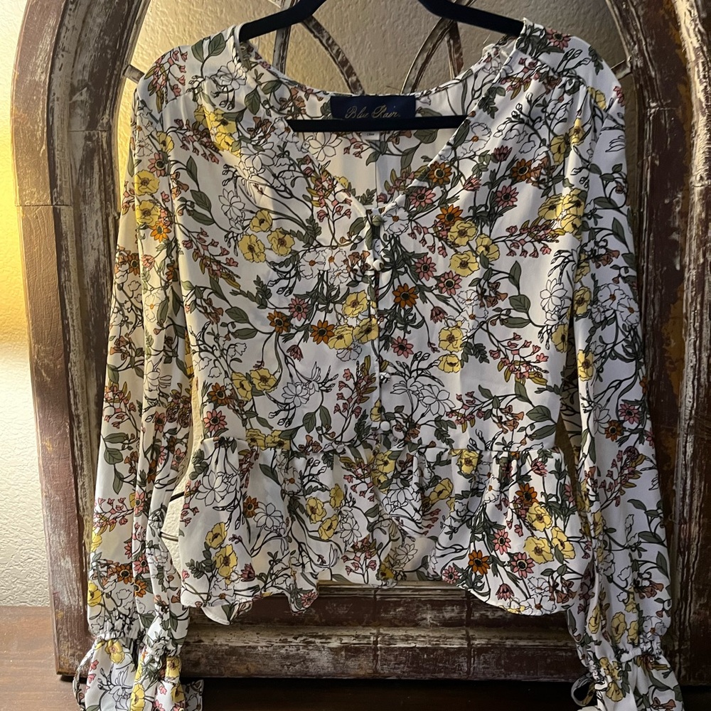 Blue Rairs Blouse Flowers Size Medium ,5 Material Buttons, Ruffled At Wa…